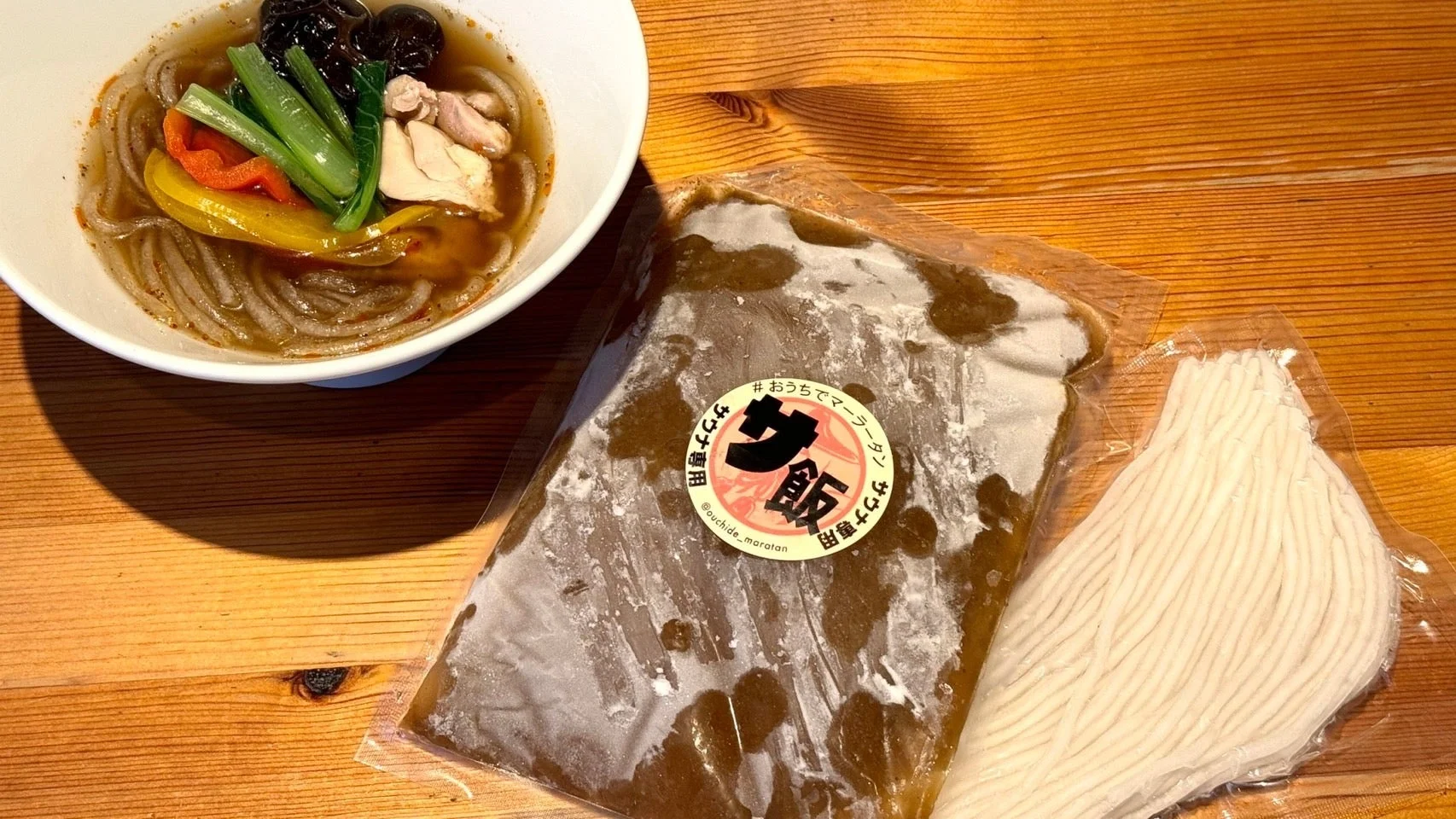 サウナ専用マーラータンのパッケージと料理