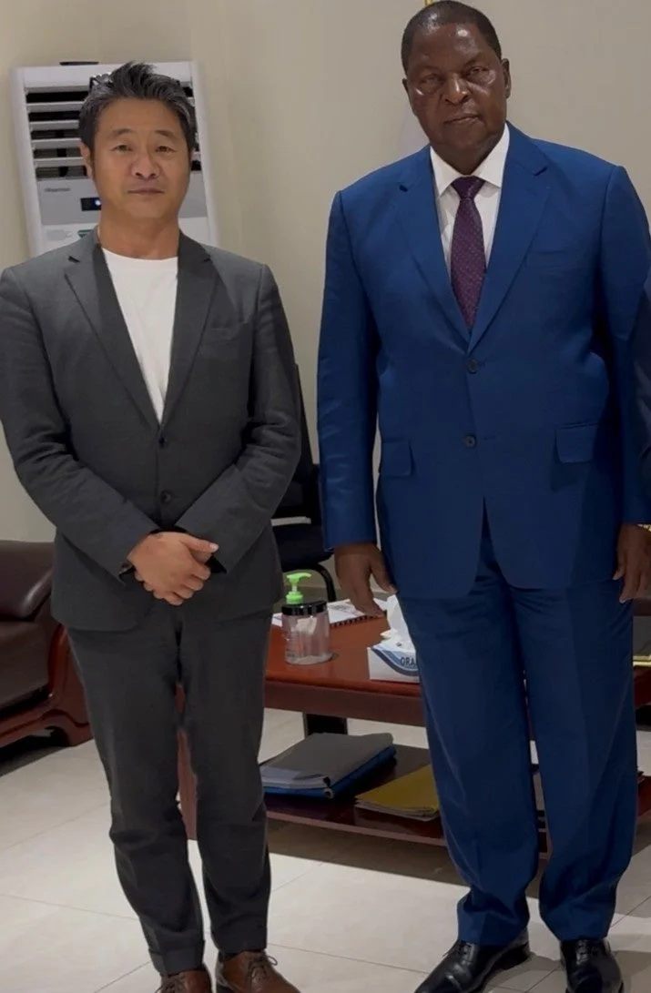 スーツを着た2人の男性