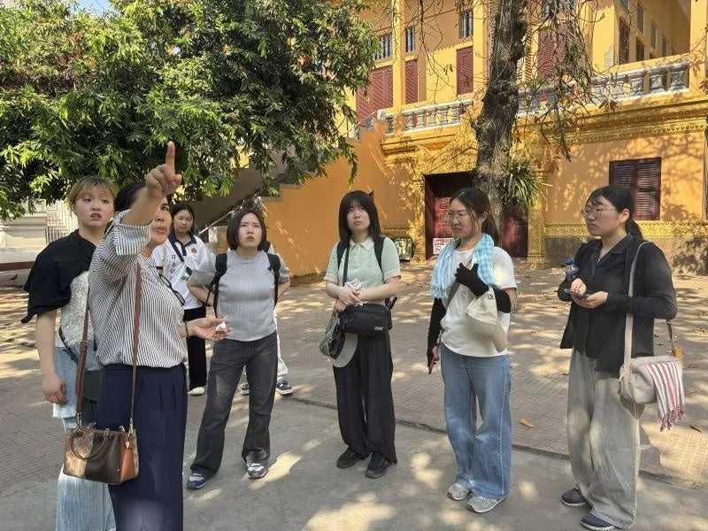 カンボジアでの学習の様子