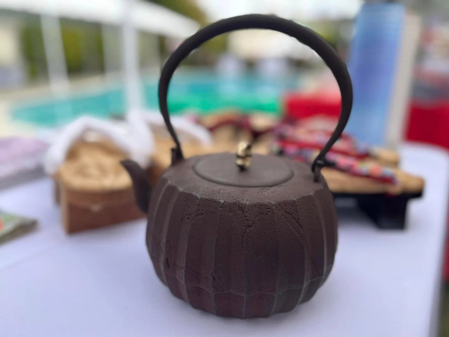 伝統的な鉄瓶