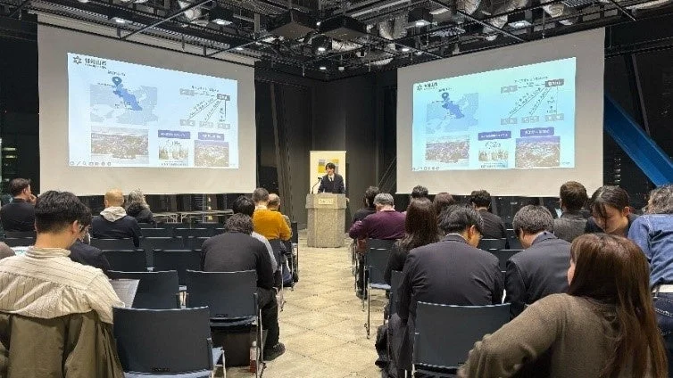 セミナーで話す講演者