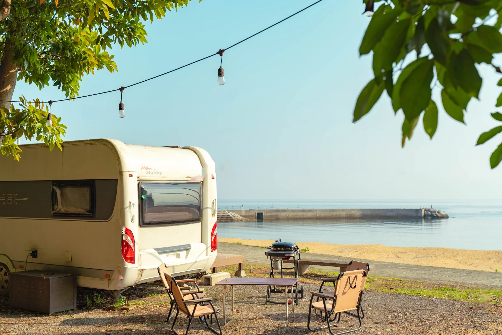 キャンピングカー、海辺