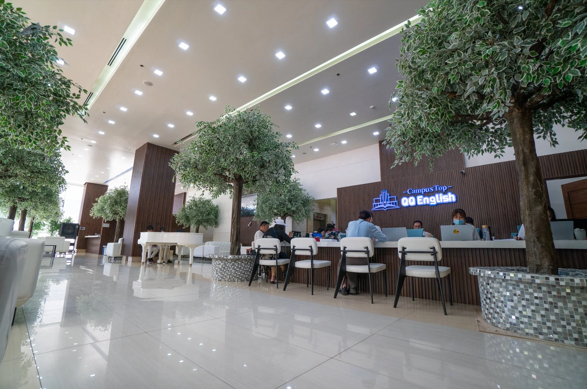 ビーチフロント校の学習施設