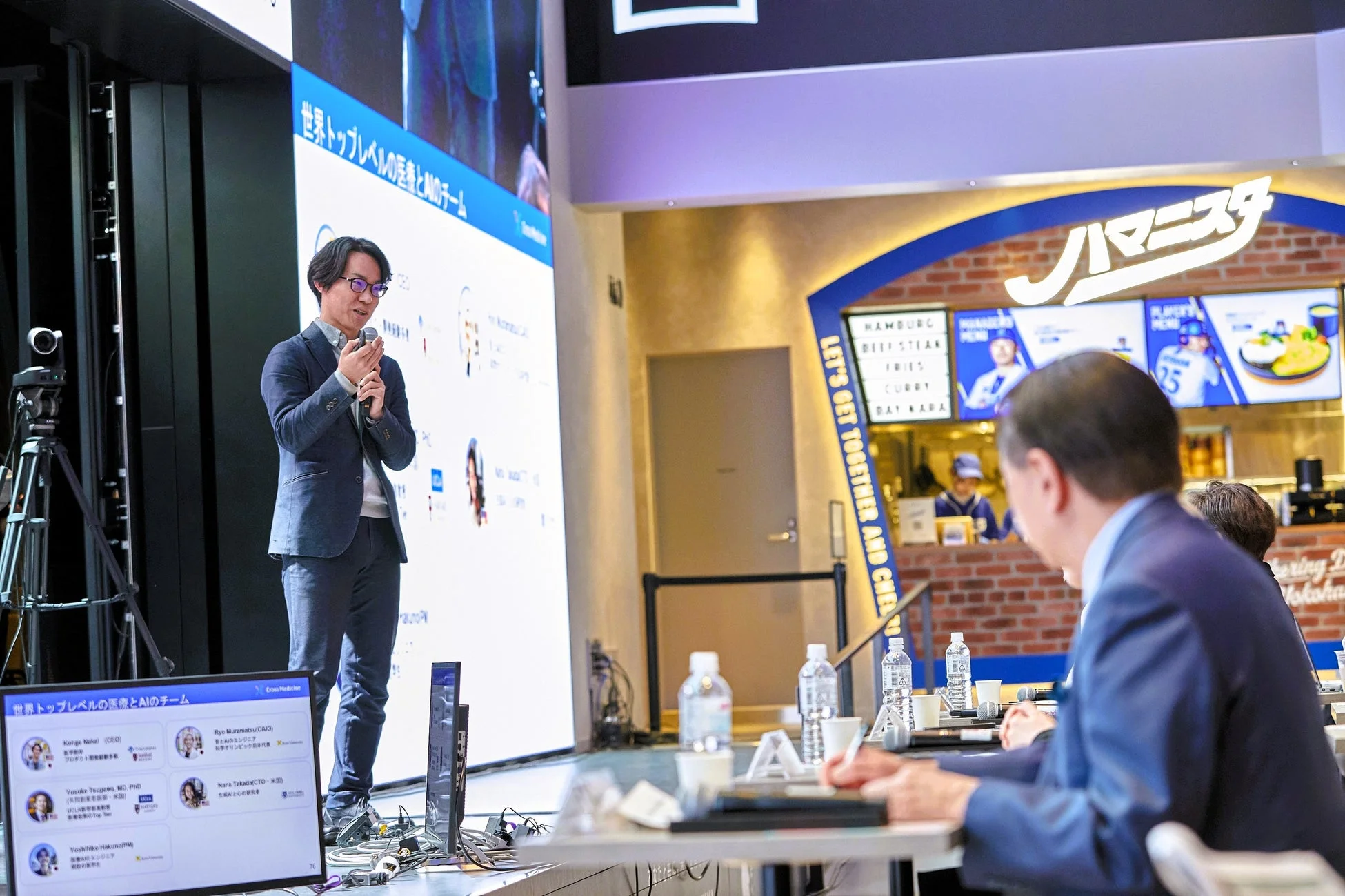 プレゼンテーション中の登壇者