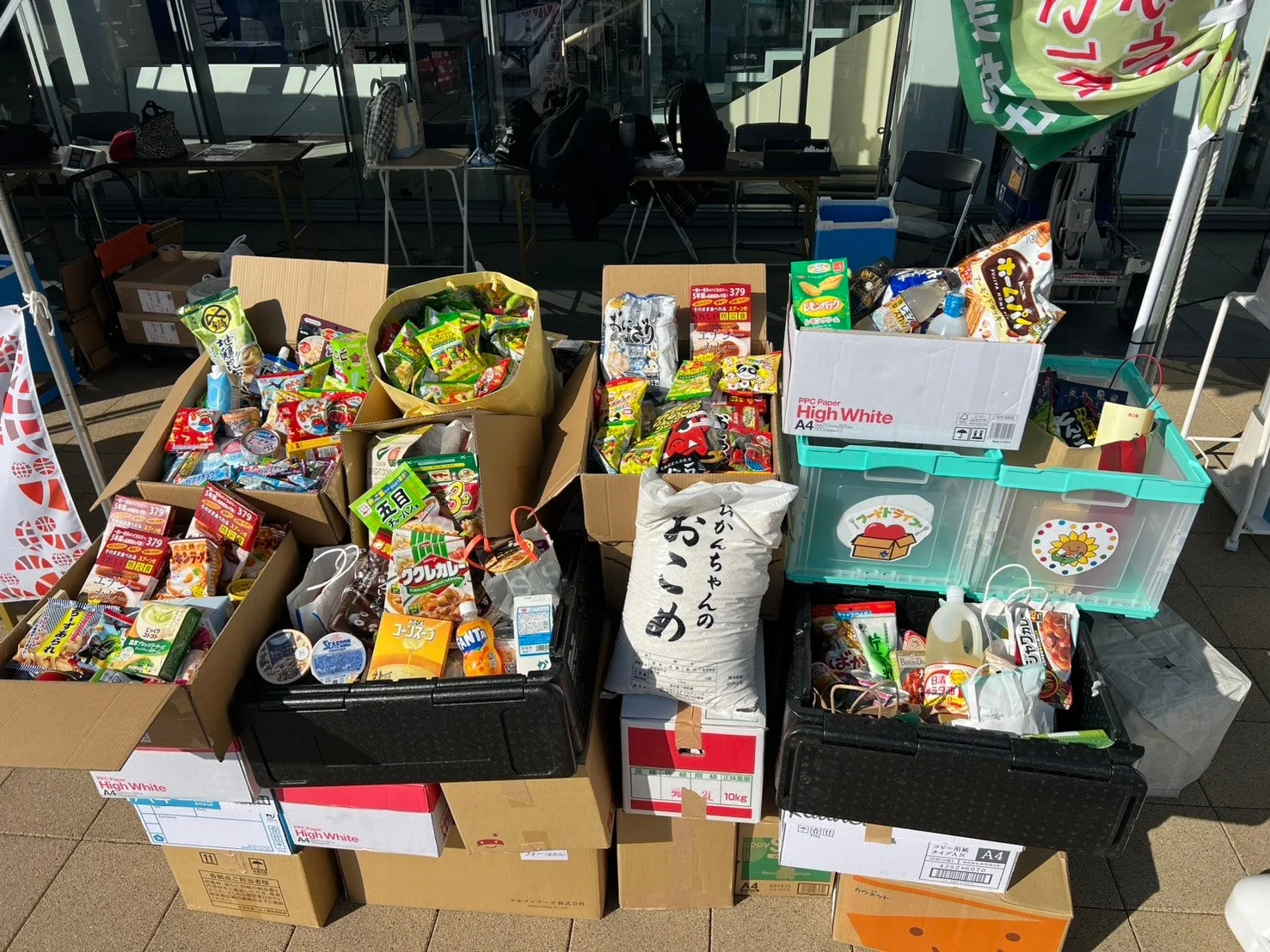 集められた食料品