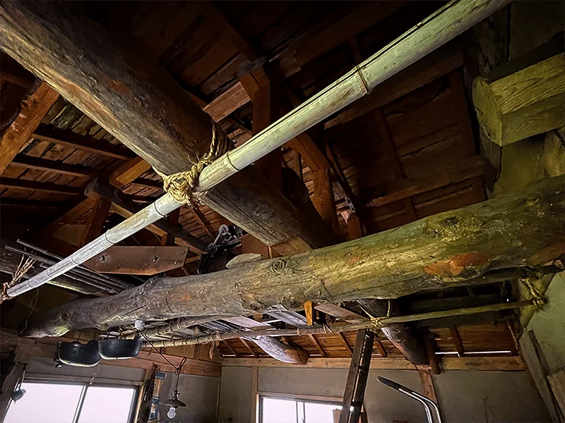 縁和の内部（囲炉裏風の天井）