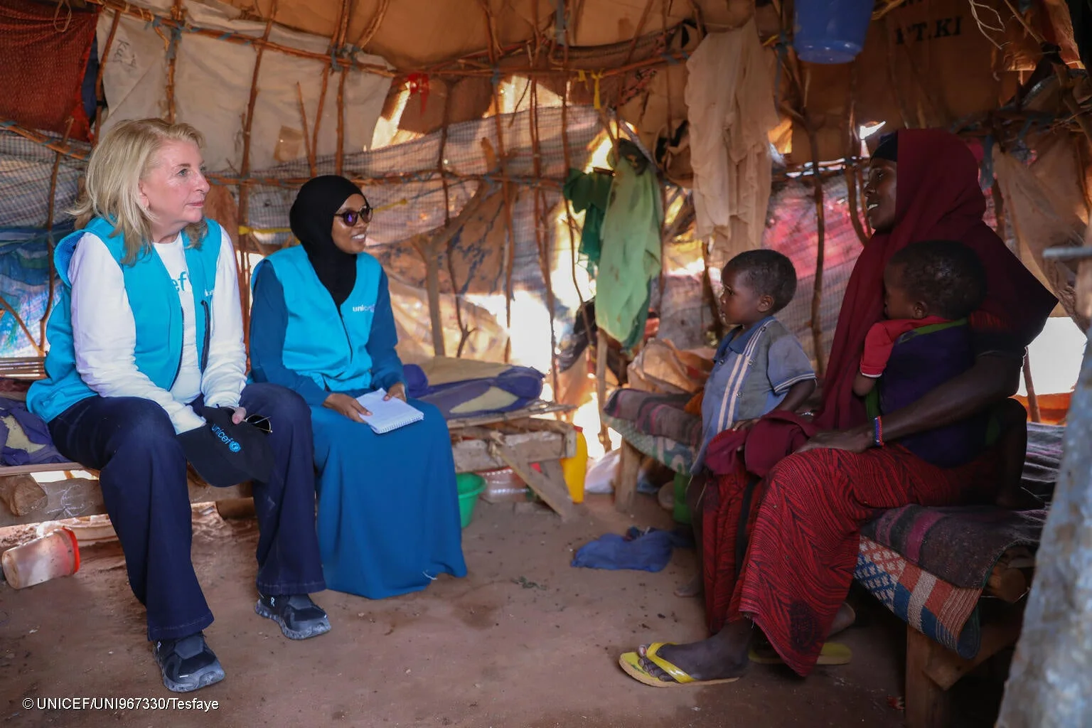 ユニセフ職員と家族