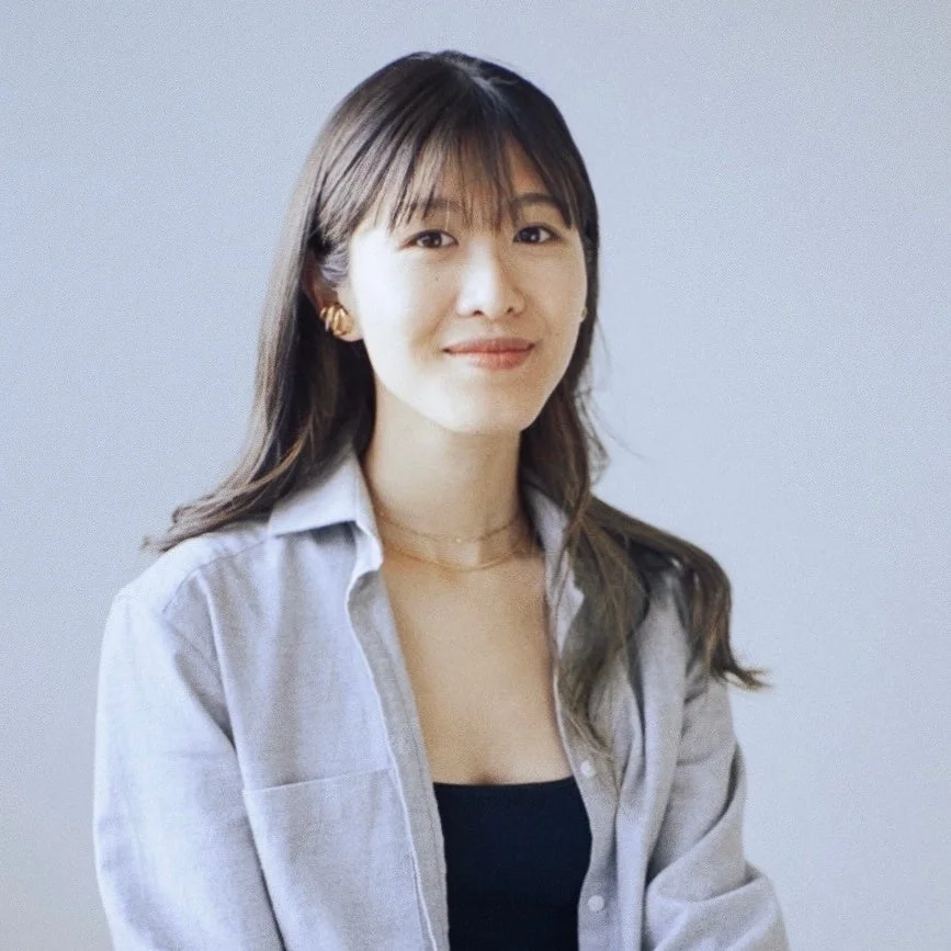 微笑むアジア人女性のポートレート