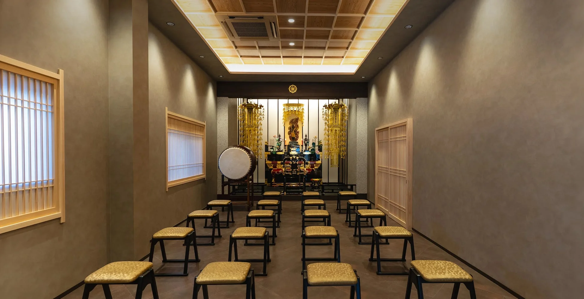 寺院の仏間の様子