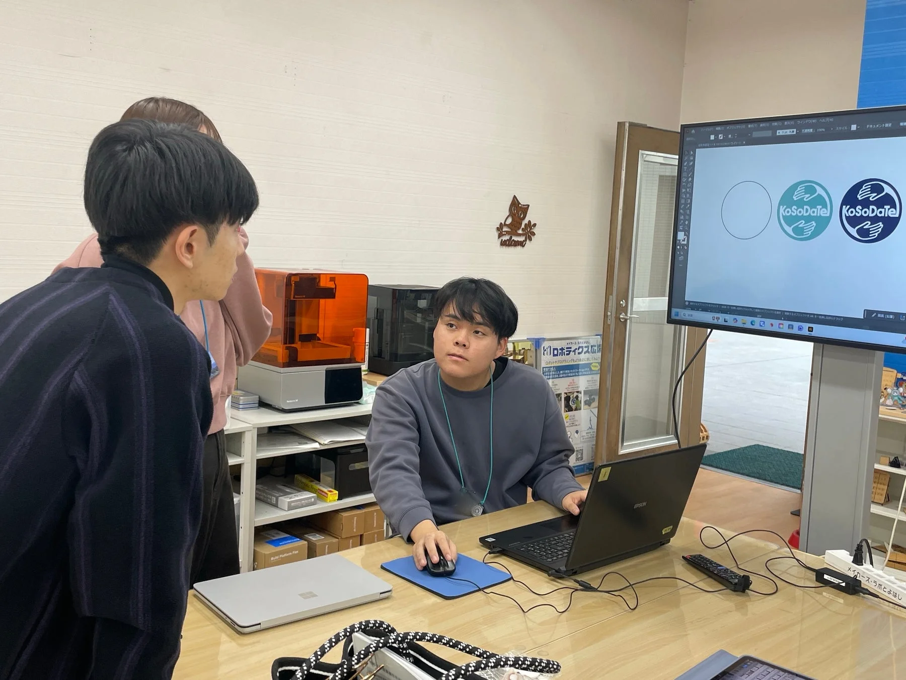 メイカーズ・ラボとよはしでの作業風景