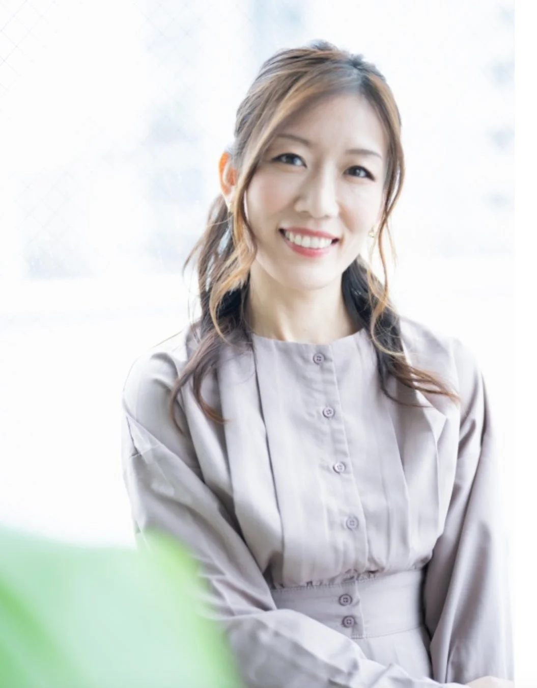 笑顔の日本人女性のポートレート