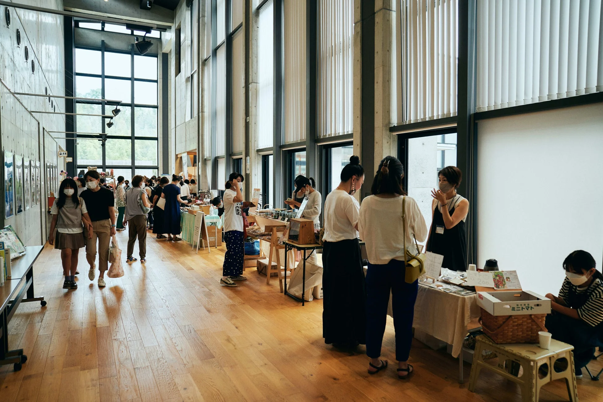 きらりでの屋内マルシェの様子