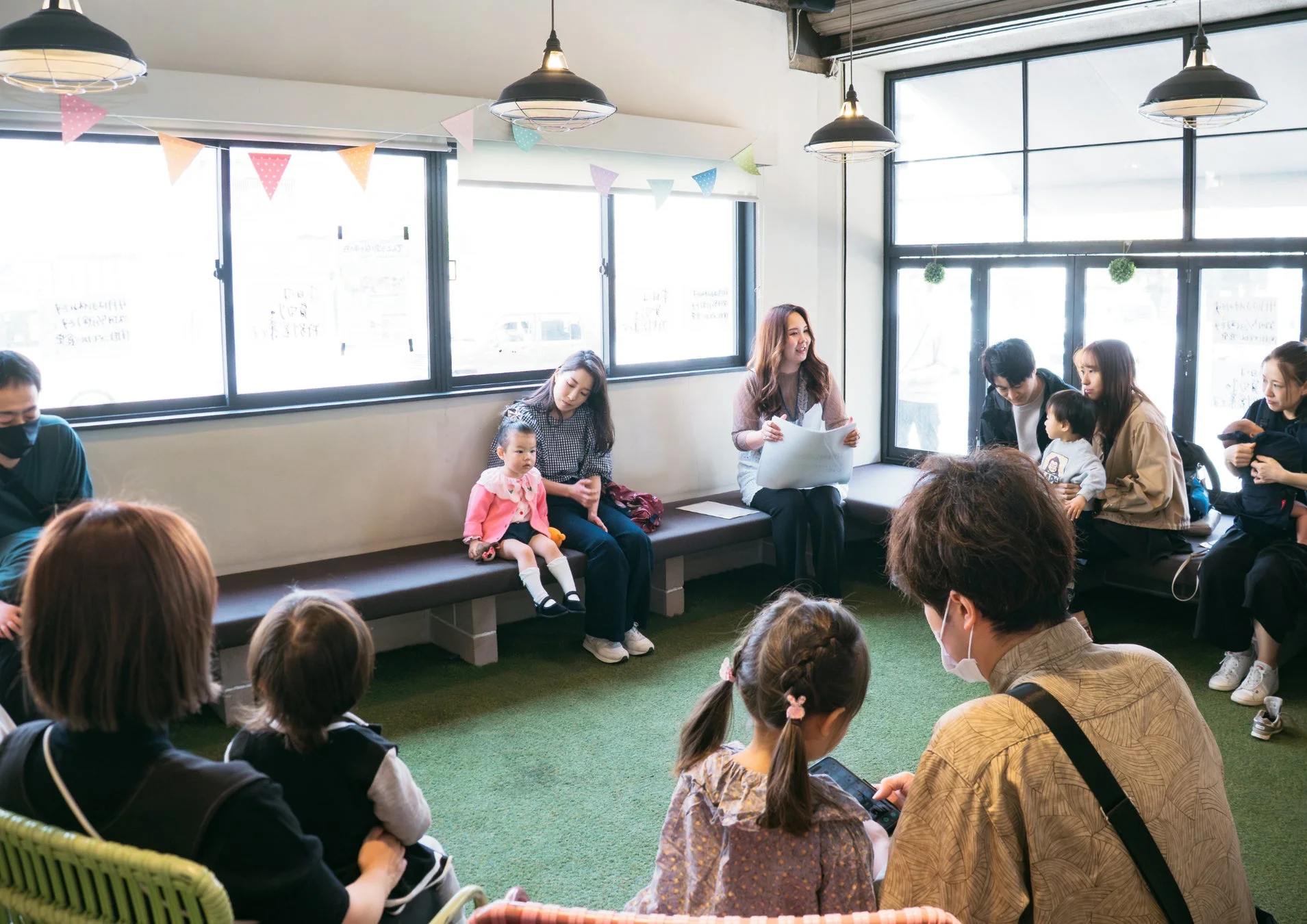 親子連れが集まる屋内イベント