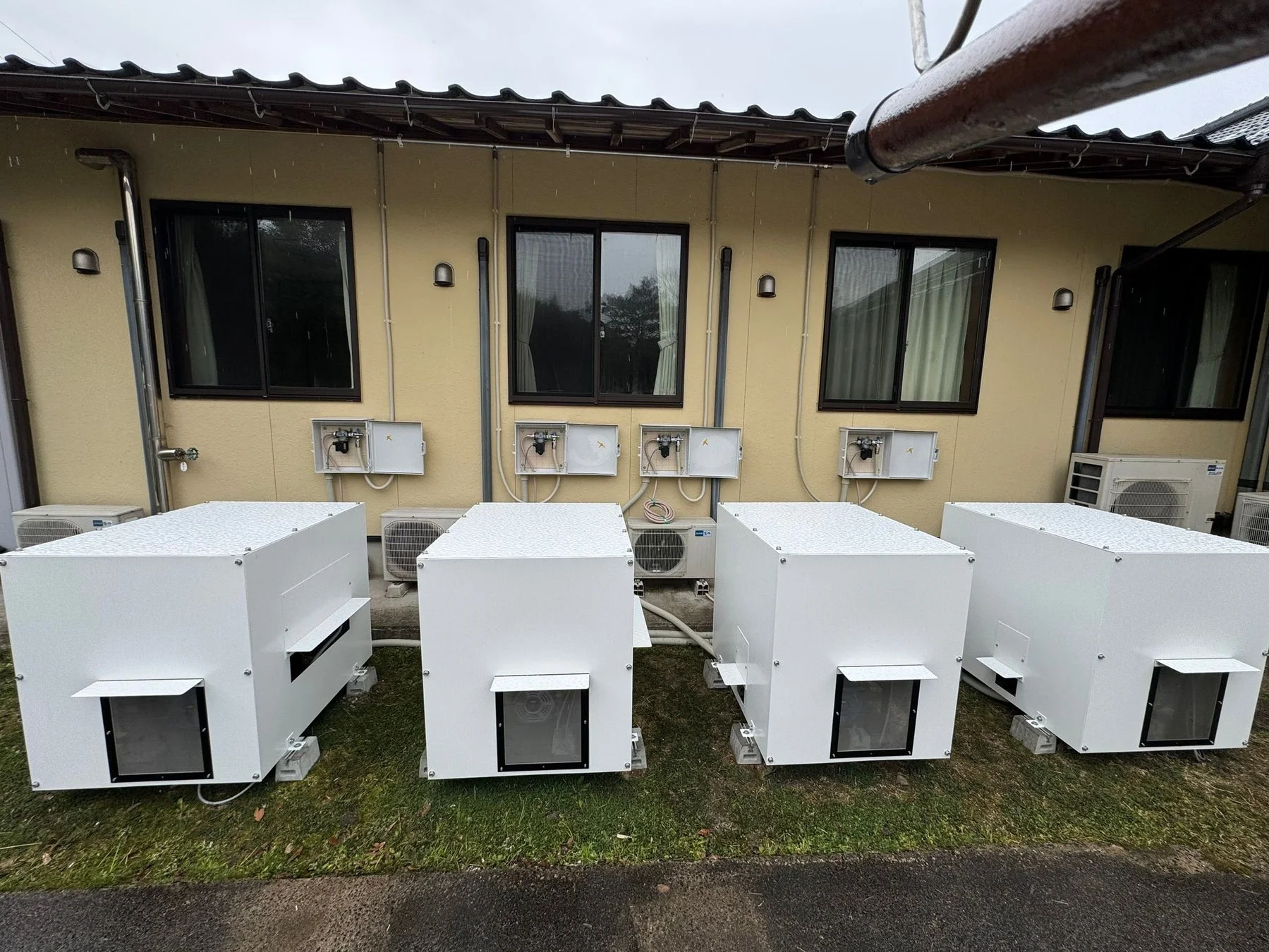 屋外に設置された設備