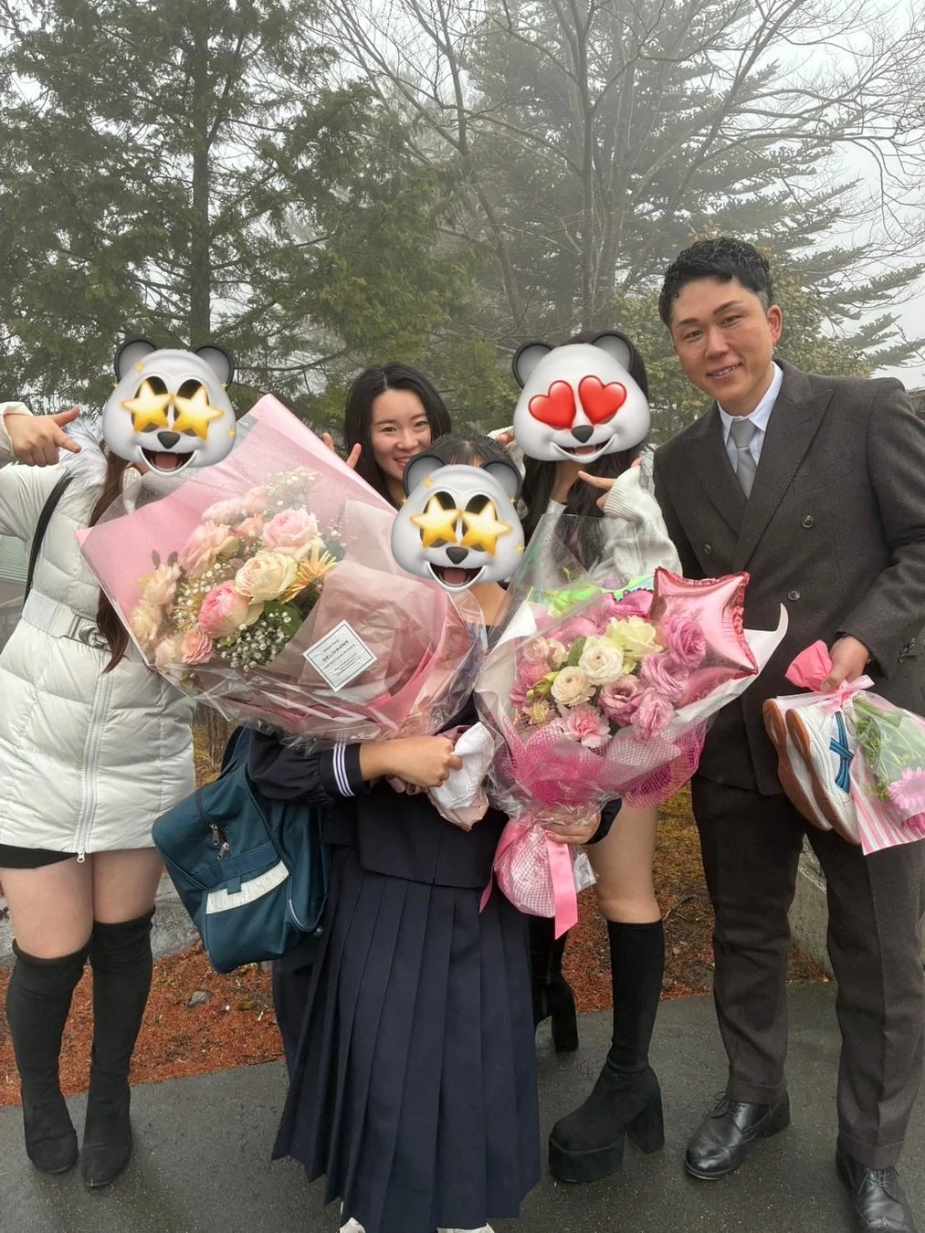 卒業式らしき集合写真